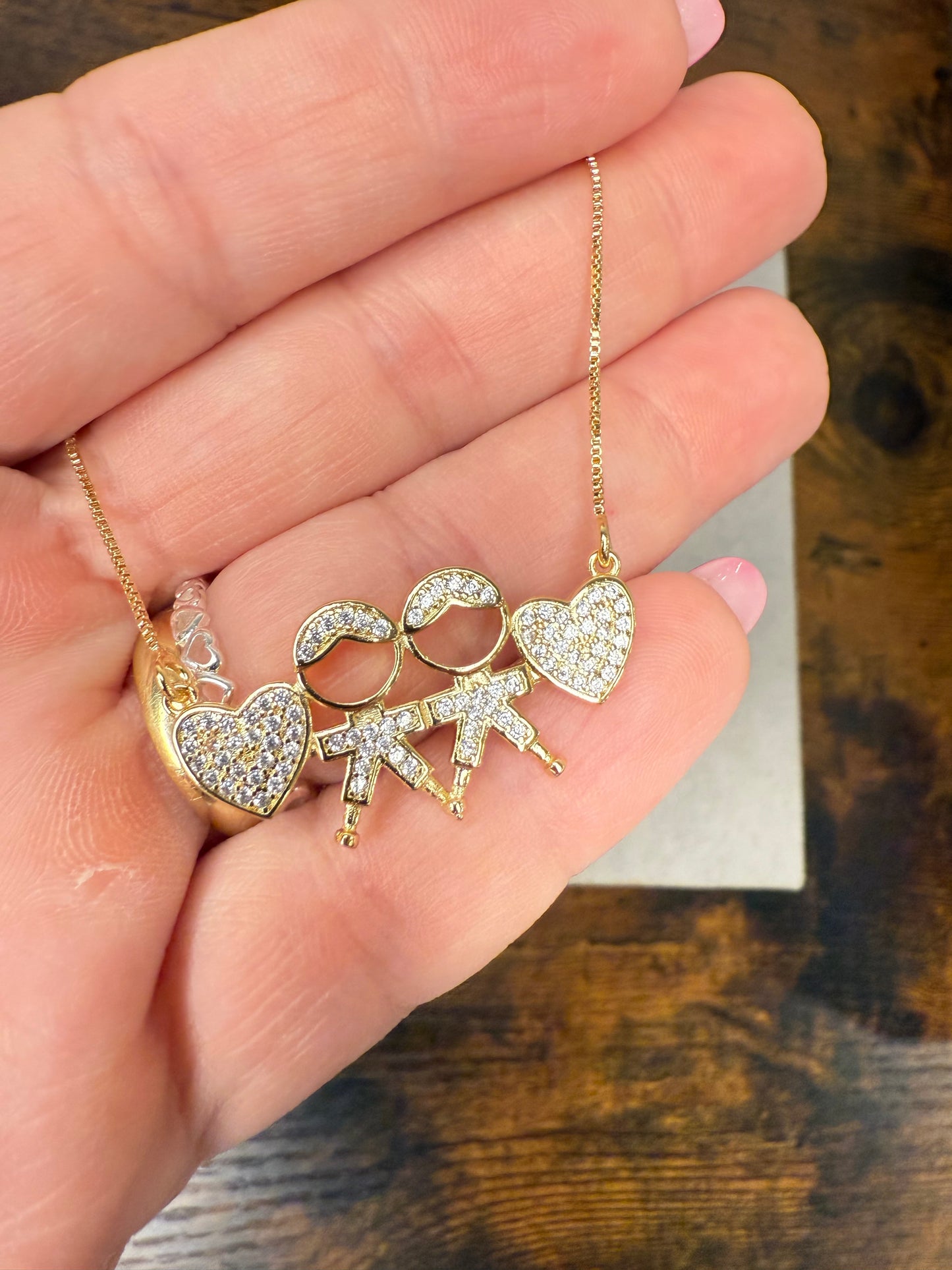Colar Mãe com Dois Filhos – Banhado a Ouro 18k com Zircônias