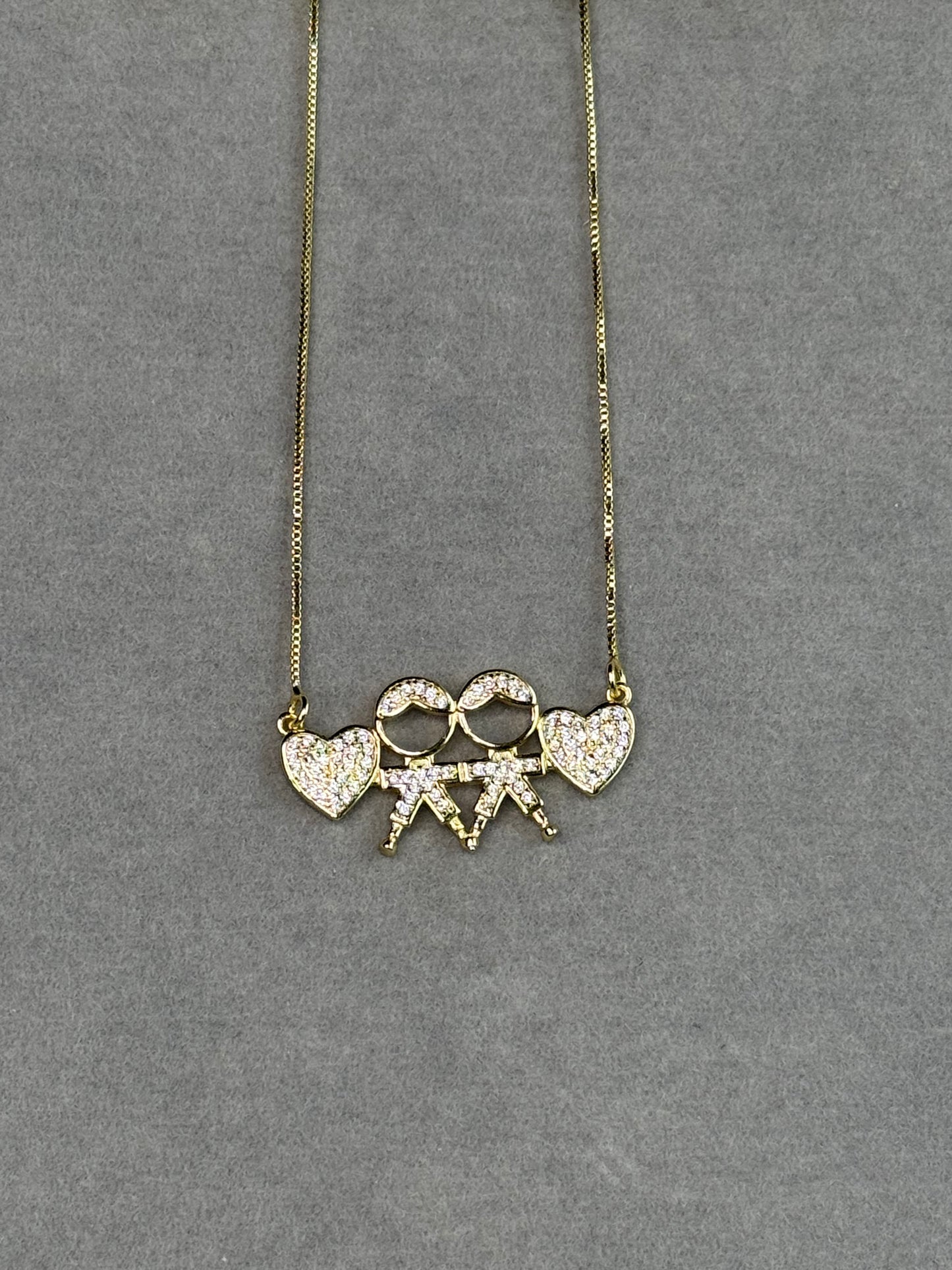 Colar Mãe com Dois Filhos – Banhado a Ouro 18k com Zircônias