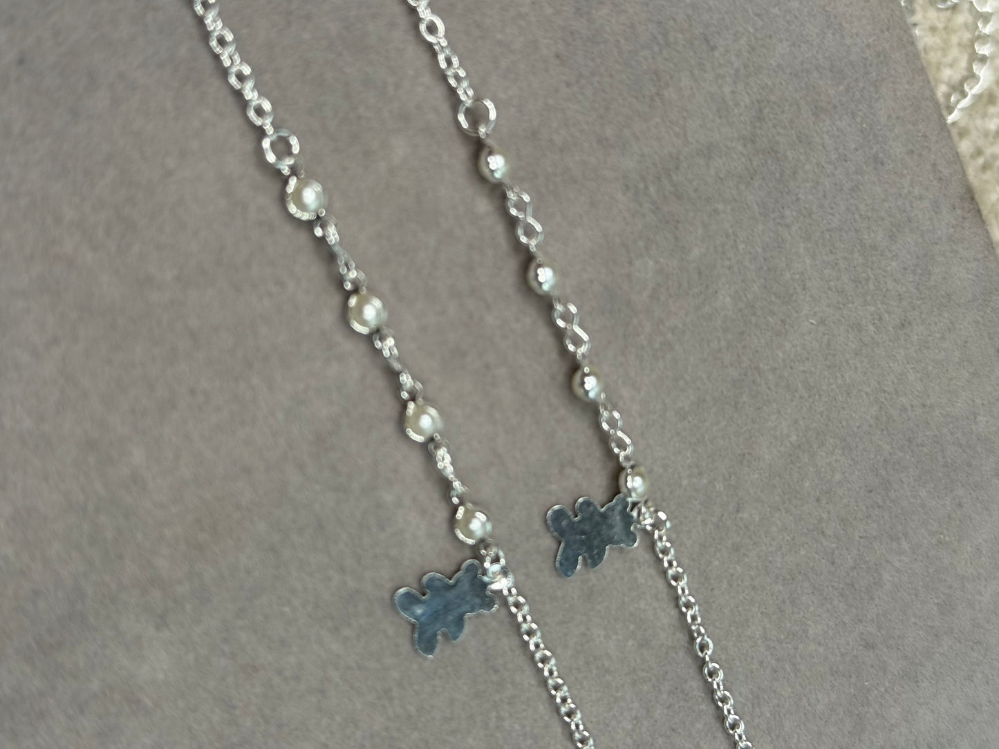 Pulseira Infantil Prata com Pérolas e ursinho – Delicadeza e Charme