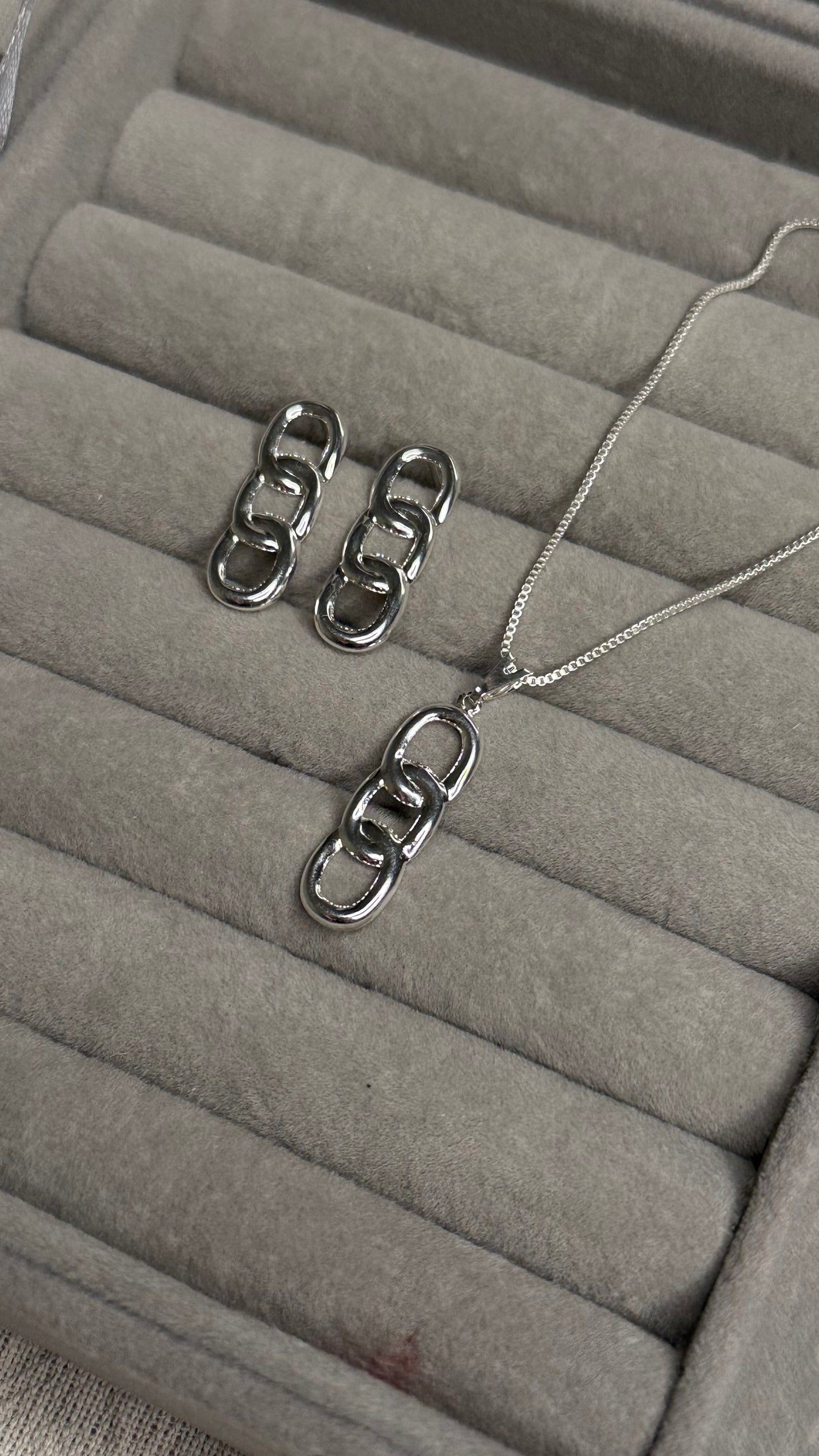 Conjunto Corrente e Brincos Elos Minimalistasl