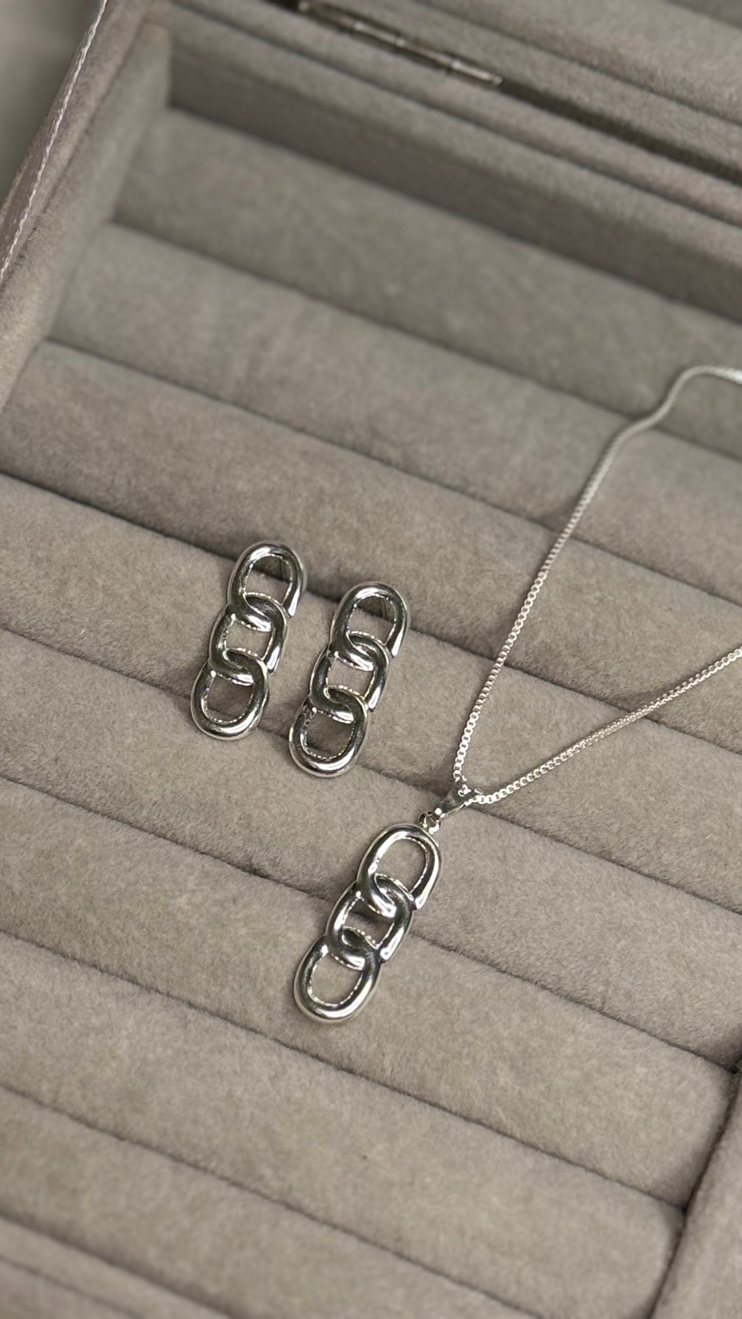 Conjunto Corrente e Brincos Elos Minimalistasl