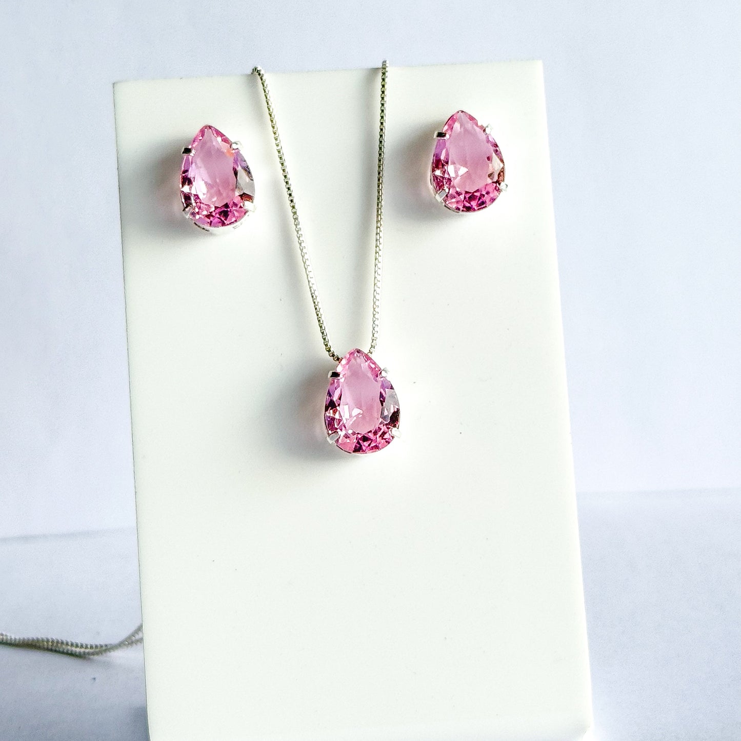 Conjunto de semijoias com pedra de zircônia formato gota