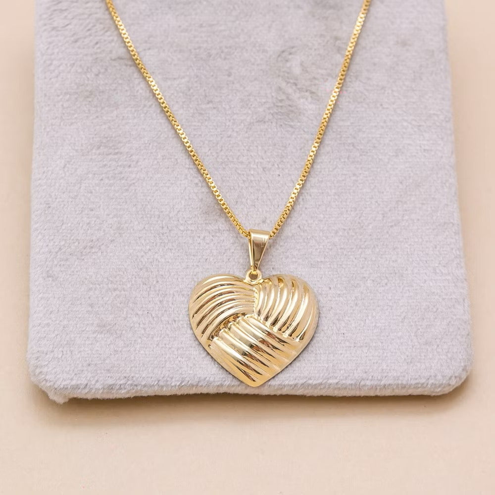 Conjunto Coração Folheado a Ouro e prata  – Colar e Brinco Delicados e Elegantes